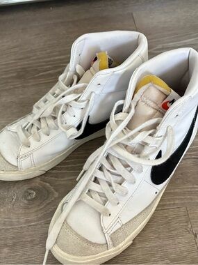 Nike White Black High-Top Sneakers 8.5